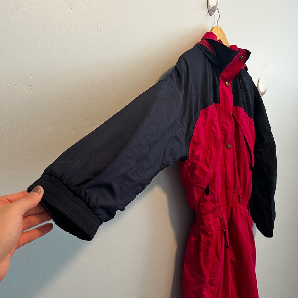 ✨SOLD✨ Vintage Helly Hansen women’s ski suit